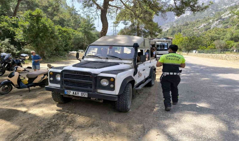 Jandarmadan safari araçlarına yönelik denetim ve bilgilendirme yapıldı