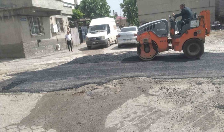 Kahramanmaraşta mahallelerde asfalt tamiratı çalışmaları devam ediyor