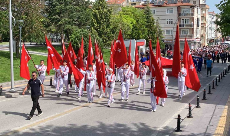 Karamanda 19 Mayıs Atatürkü Anma Gençlik ve Spor Bayramı kutlandı