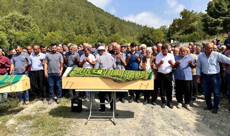 Kardeşi tarafından öldürülen kadın ve kocası toprağa verildi