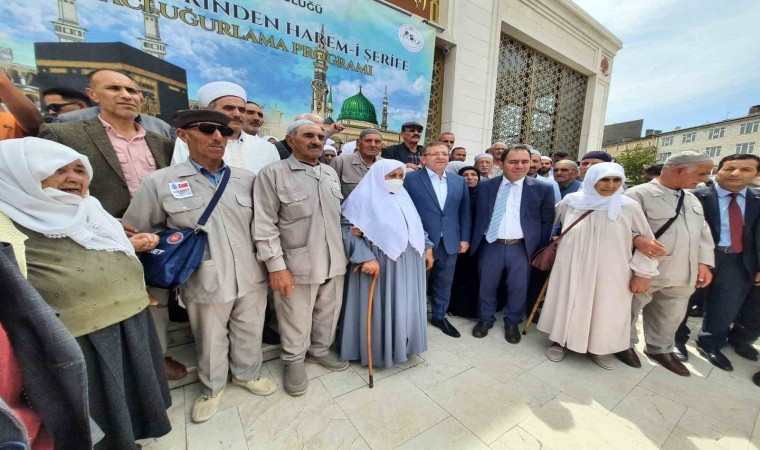 Karstan hacı adayları kutsal topraklara uğurlandı