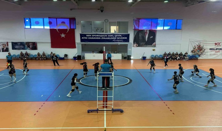 Kızlar voleybolda kazanan Muratlı