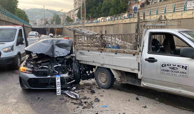 Kocaelide zincirleme kaza: 2 kişi yaralandı, otomobil kullanılamaz hale geldi