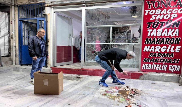 Küçükçekmecede bir iş yerine ses bombası atıldı: 2 yaralı