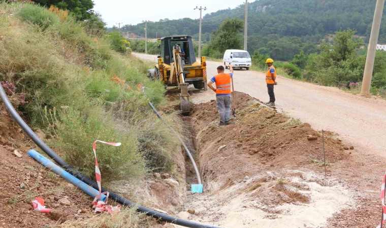 Kumlucanın kırsal mahallelerinde içme suyu hatlarını yeniliyor