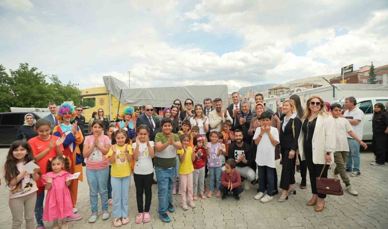 Malatyalı depremzede anneler ve çocuklarına Sivastan anlamlı ziyaret