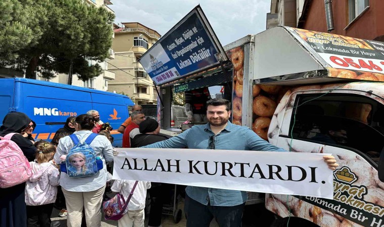 Maltepede sevgilisi terk etti, Allah kurtardı pankartıyla lokma dağıttı