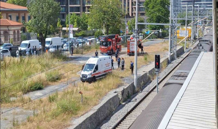 Marmaray İstasyonunda dengesini kaybeden genç raylara düştü