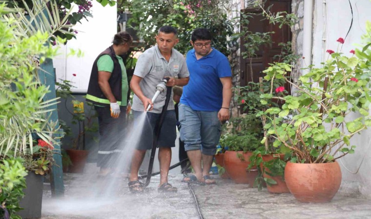 Marmariste kale sokaklarında yaz temizliği yapıldı