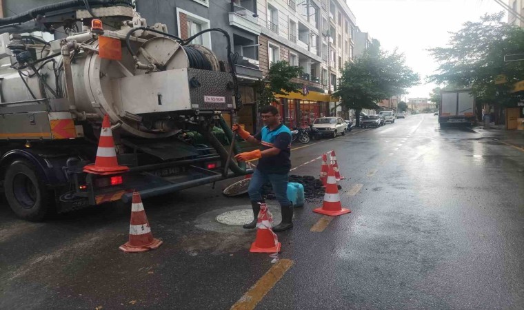 MASKİ yağışla gelen olumsuzluklara anında müdahale etti