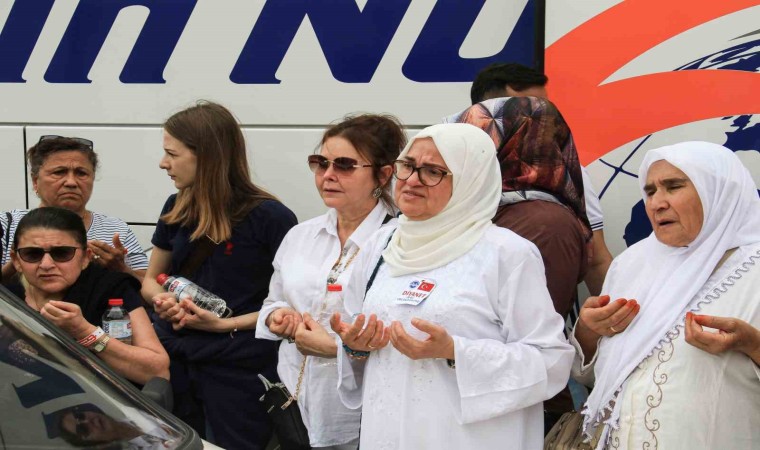 Mersinden 39 hacı adayı dualar eşliğinde kutsal topraklara uğurlandı