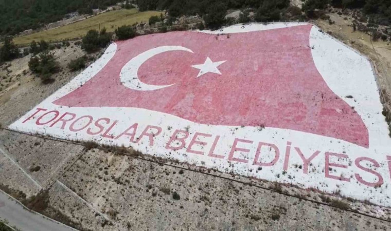 Mersinin simgesi haline gelen dev Türk bayrağı bakıma alınıyor