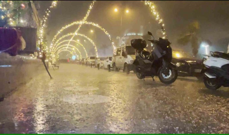 Meteorolojinin turuncu kodlu uyarı verdiği Hatayda kuvvetli yağış etkili oldu