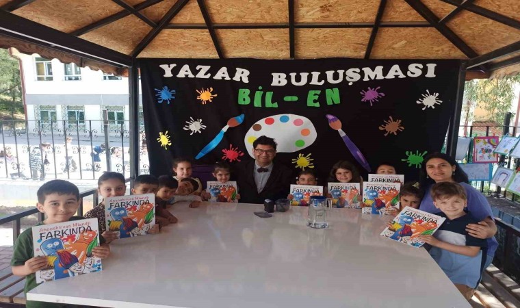 Minik öğrenciler Yazar Buluşmasında imzalı kitapların sahibi oldu