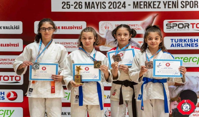 Minikler Türkiye Judo Şampiyonasında Ümraniye rüzgarı esti