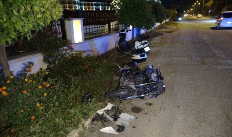 Motosikletle otele dönen turistlere arkadan gelen motosiklet böyle çarptı: 3 yaralı