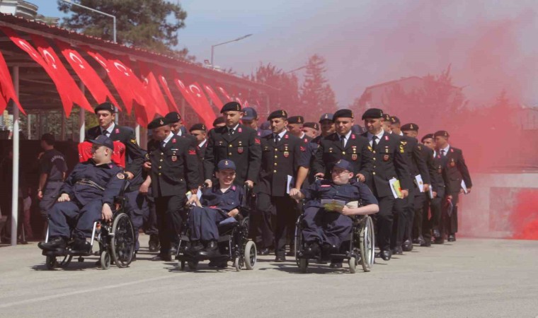 Orduda engelli bireyler bir günlük asker oldu