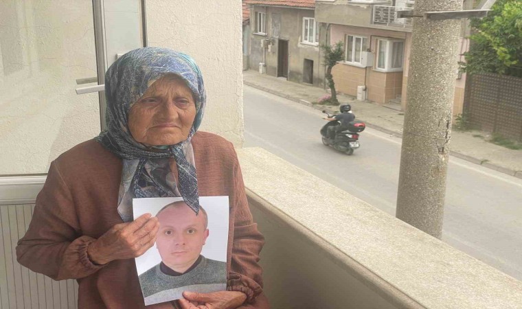 (Özel) 20 gündür ağlamaktan gözyaşları kurudu...96lık Zeliha Nine 20 gündür balkonda evladını bekliyor