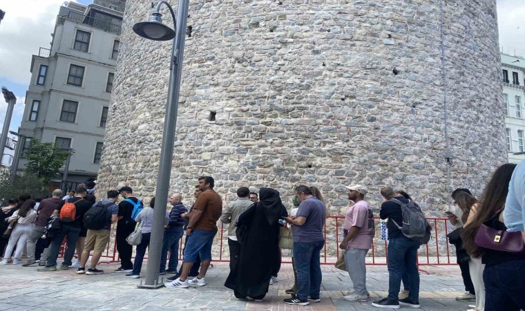 Restorasyonu tamamlanan Galata Kulesi ziyarete açıldı