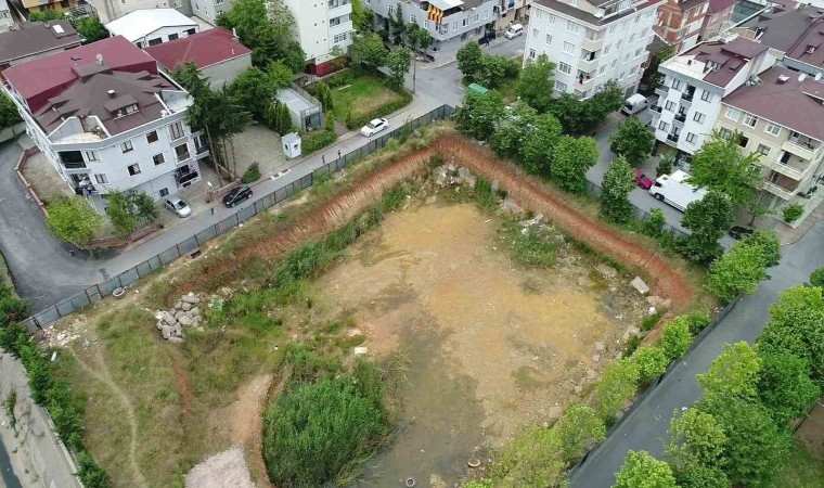 Sancaktepede inşaat temelindeki su birikintisi belediye ekipleri tarafından tahliye edildi