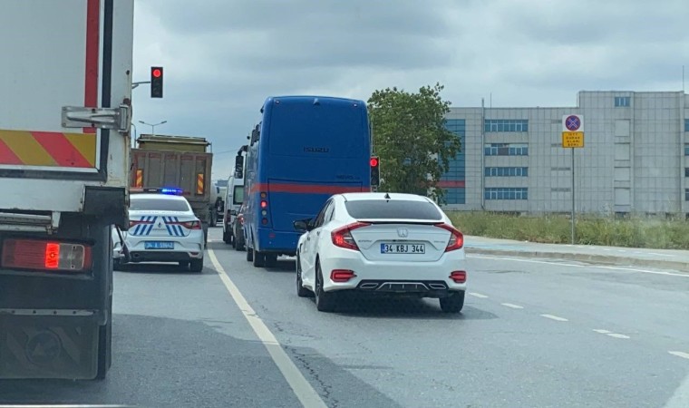 Seçil Erzanı davaya götüren cezaevi aracı kaza yaptı