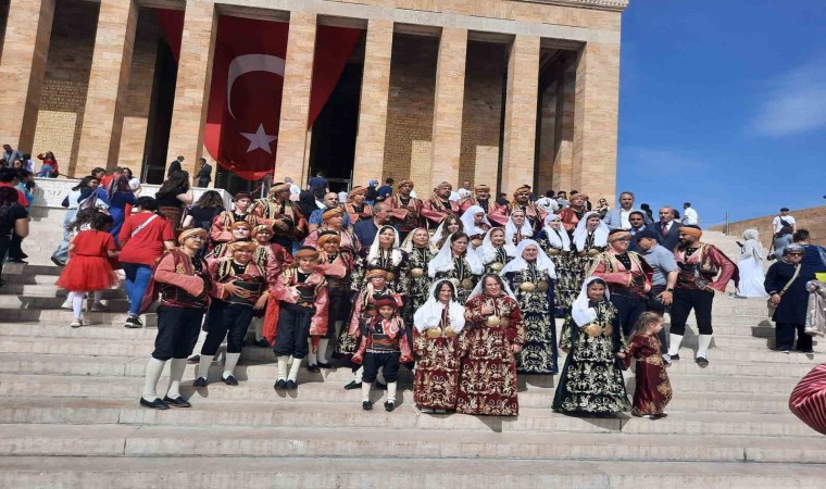 Seymenler ve bacıerenler Gençlik Haftasında Anıtkabirde