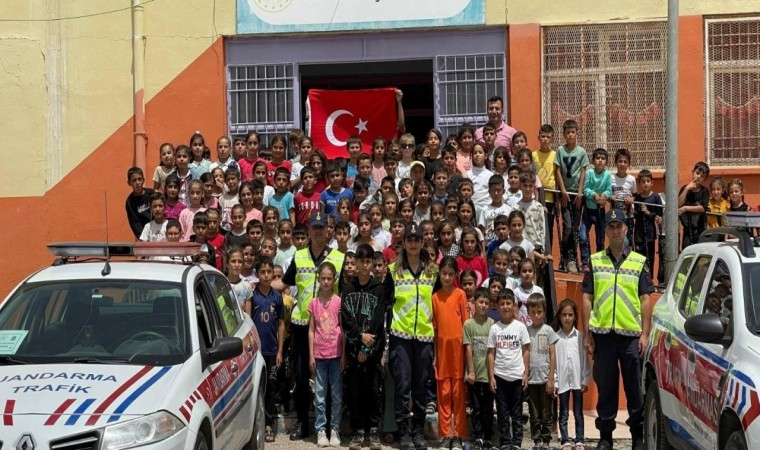 Şırnakta Jandarma ekipleri çocuklara trafik eğitimi verdi