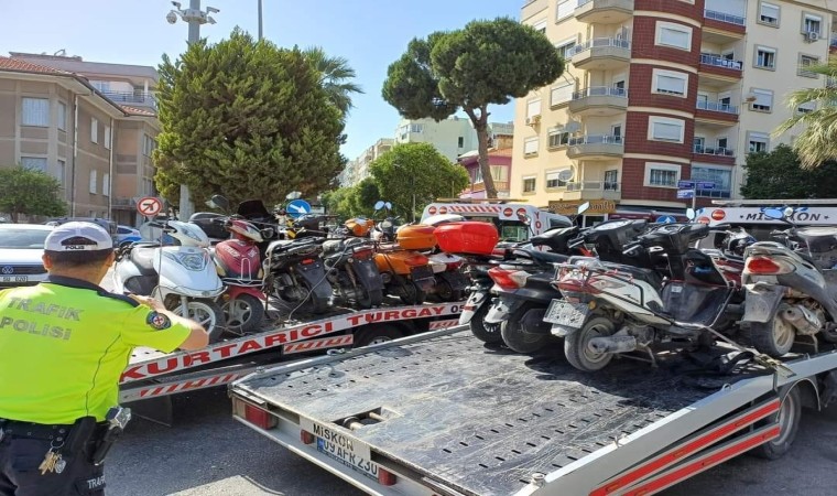 Sökede trafik ekiplerinden motosikletlere sıkı denetim