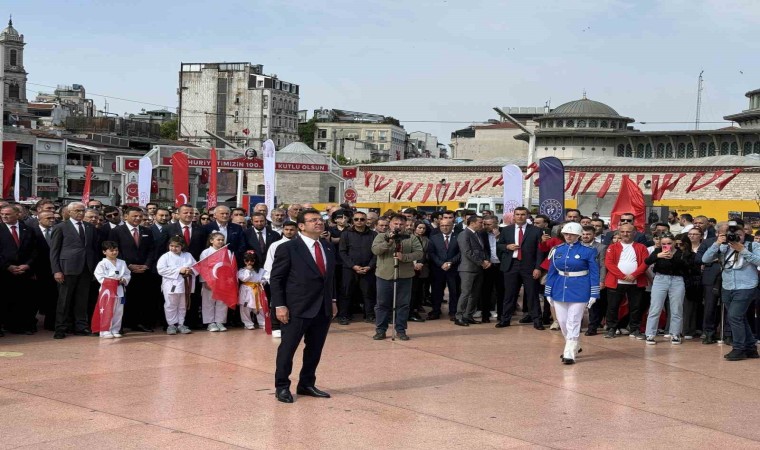 Taksim Meydanında 19 Mayıs töreni