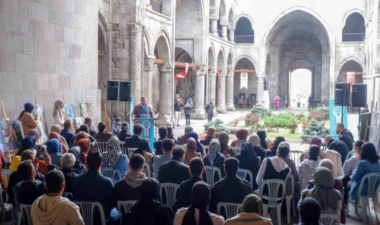 Tarihî mekânda Necip Fazıla vefa