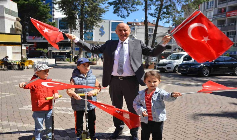 Termede binlerce Türk bayrağı dağıtıldı