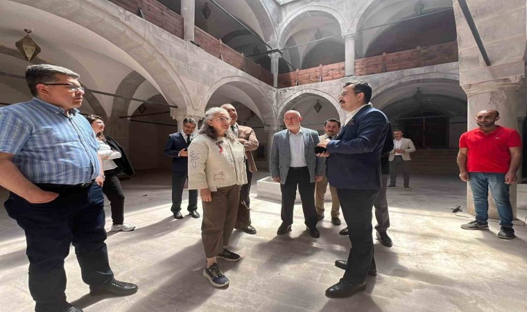 Ünlü fotoğrafçı Ara Güler adına memleketi Şebinkarahisarda sergi alanı oluşturulacak