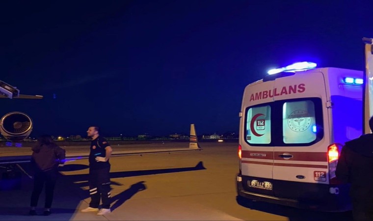 Vanda 13 yaşındaki hasta ambulans uçakla İstanbula sevk edildi