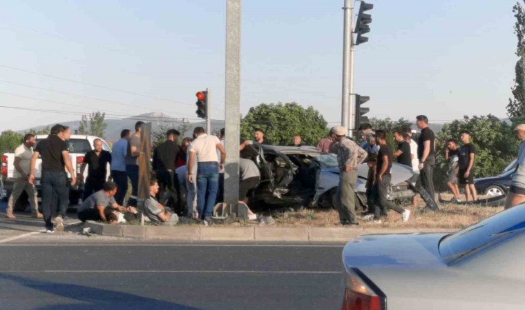 Yatağanda feci kaza: 1si ağır 4 yaralı