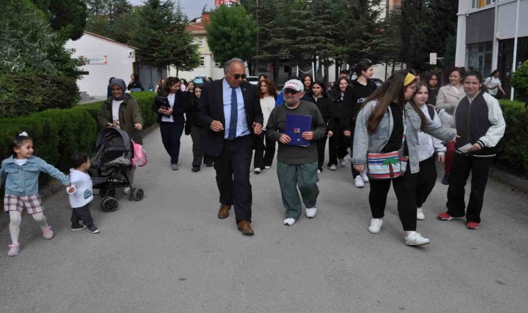 Yeni çıraklar yetiştirmek için 77 yaşında tekrar öğrenci oldu