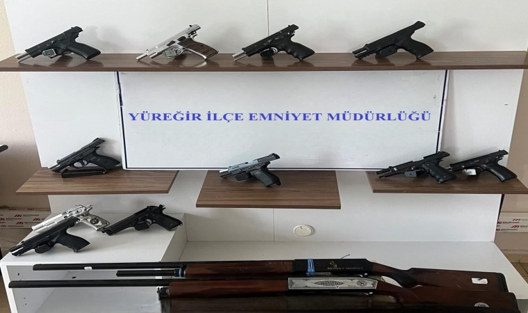 Yüreğir polisi 13 ruhsatsız silah ele geçirirken 102 suçluyu da yakaladı