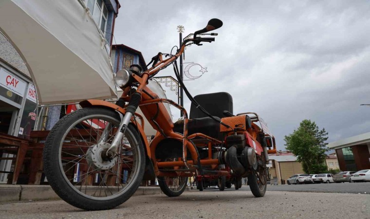 60 yıl önce Ankaradan aldığı motosikletleri Sivasta sergiliyor