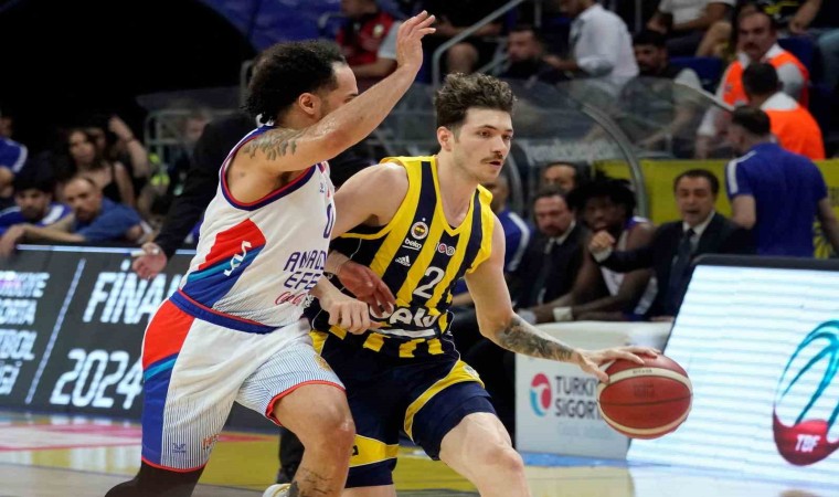 A. Efes, final serisinde durumu 2-1e getirdi