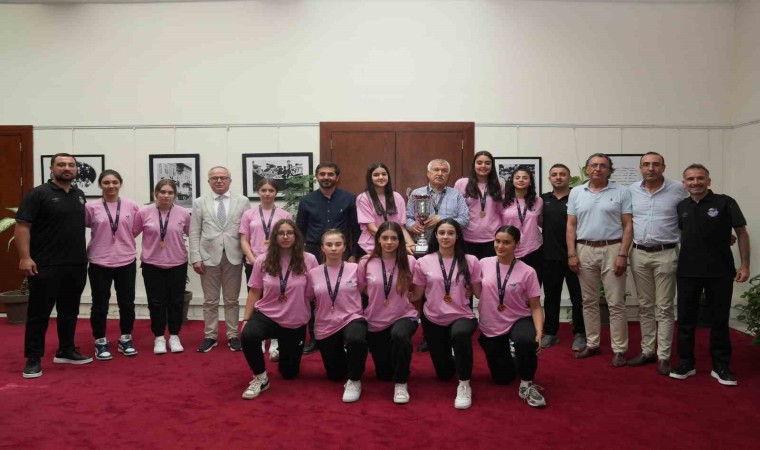 ABBSK U16 Kız Basketbol Takımı kupayı Zeydan Karalara getirdi