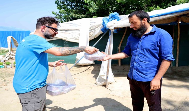 Adanada binlerce ihtiyaç sahibi aileye kurban eti dağıtıldı