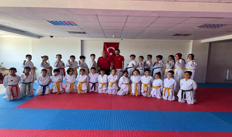 Afyonkarahisarda Karate Kuşak sınavı tamamlandı