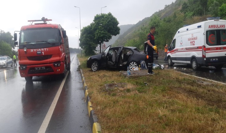 Akçakoca-Alaplı yolunda trafik kazası; 2 yaralı