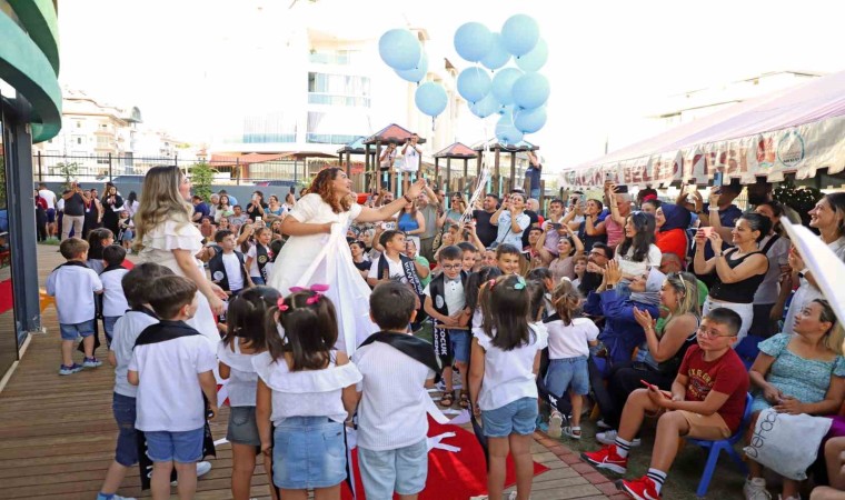 Alanya Belediyesi Kreş ve Çocuk Akademisinde mezuniyet heyecanı