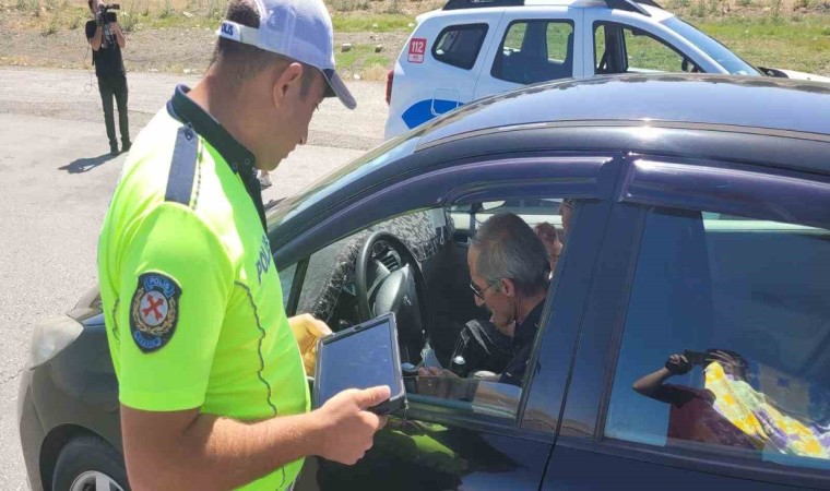 Ankarada bayram tatilinin son gününde polis ekipleri denetimlerini sürdürüyor