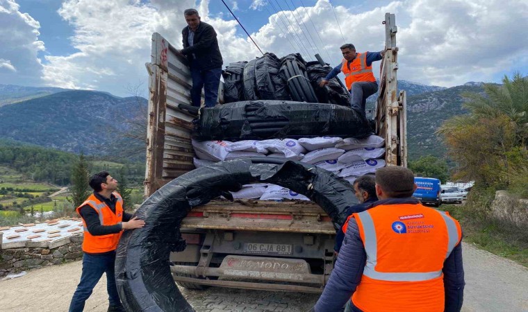 Antalya Büyükşehirden Aksekili üreticilere sulama borusu desteği