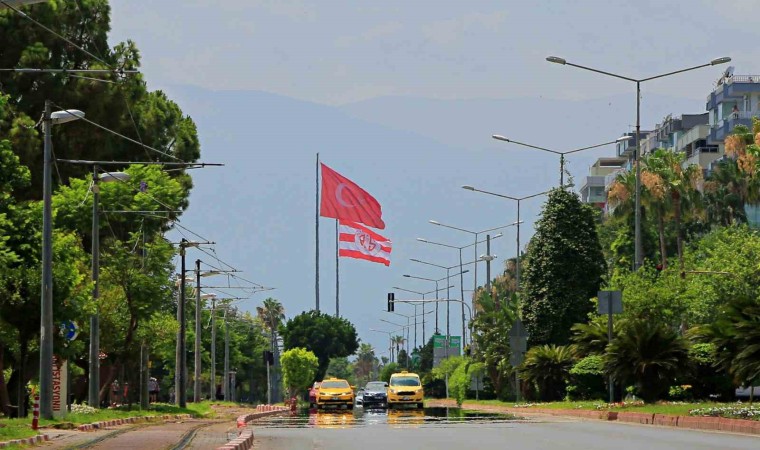 Antalyada nem oranı yüzde 86yı geçti, şehrin üzerini sis bulutu kapladı