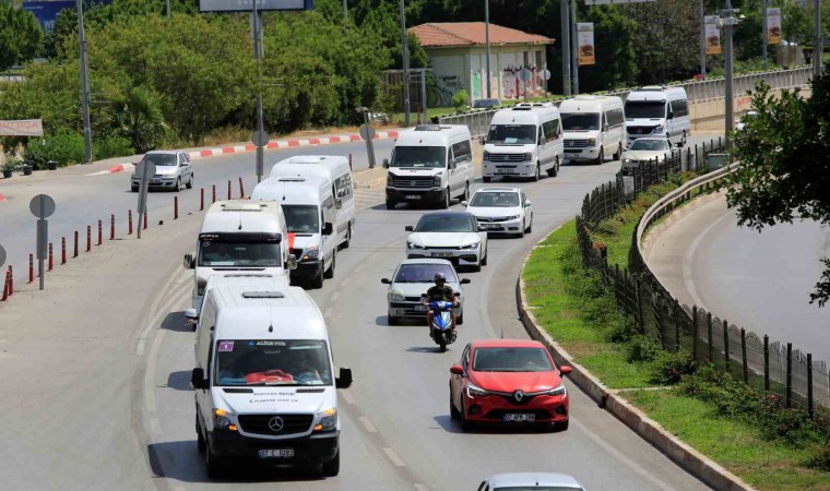 Antalyada servisçiler korsana isyan etti