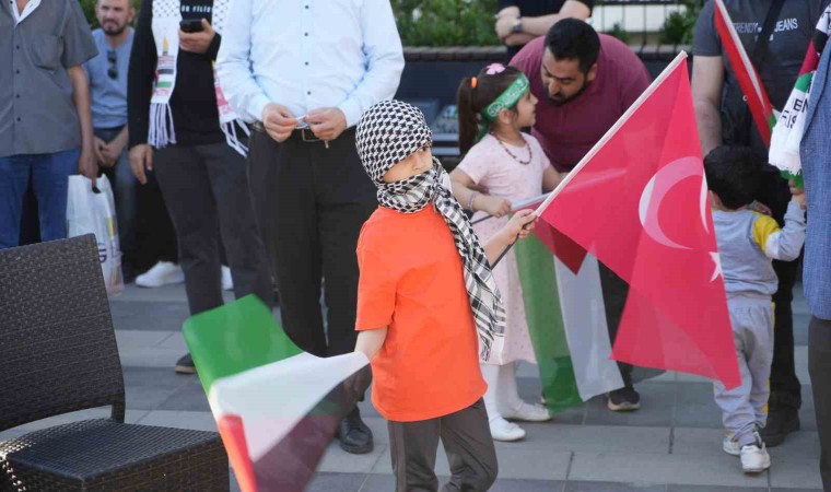 Arnavutköyde Filistine Destek Mitinginde çocuklar gözyaşlarına hakim olamadı