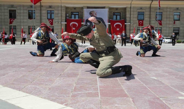 Atatürkün Eskişehiri ziyaretinin 104üncü yıl dönümü törenle kutlandı