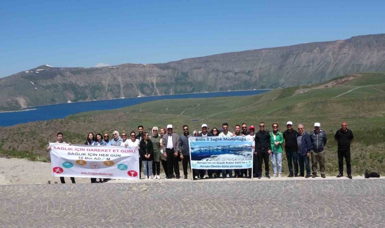 Avrupanın en büyük kraterinde Obezite Günü yürüyüşü